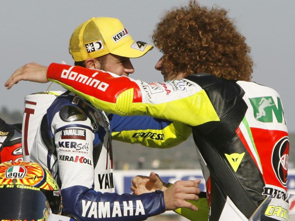 http://www.veja.it/wp-content/uploads/2011/10/valentino-rossi-e-marco-simoncelli.jpg