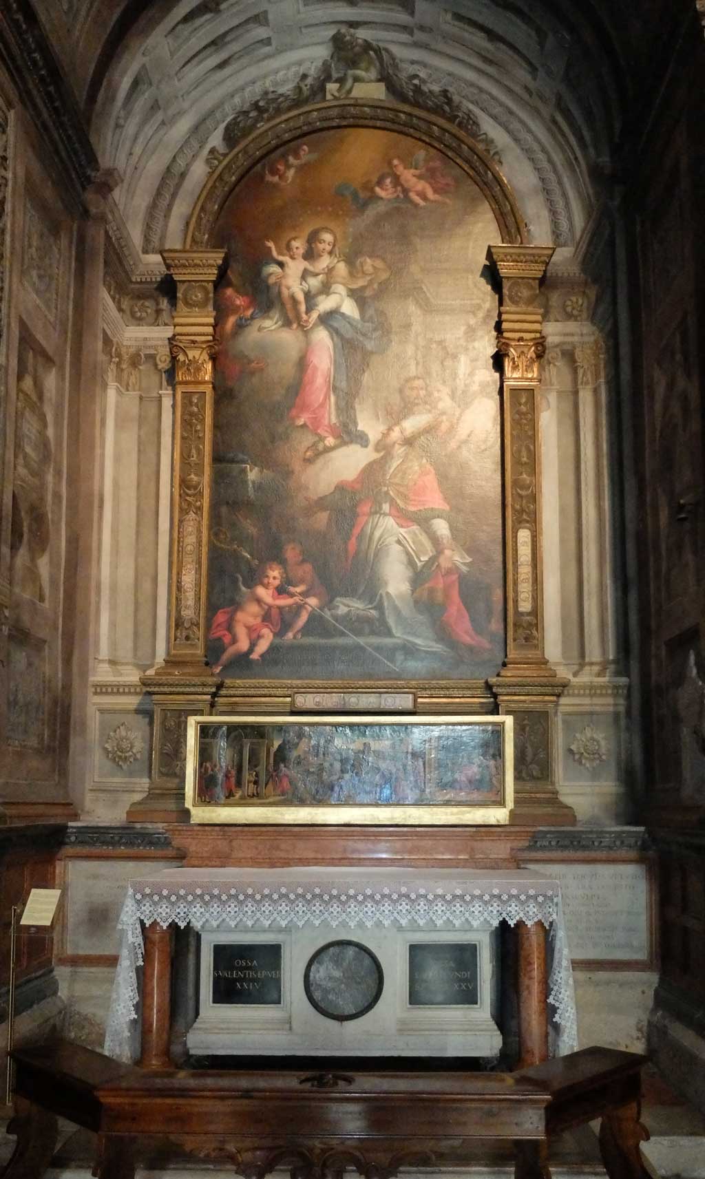 Cappella Maffei i Duomo di Verona, alteret inneholder levningene av de tre biskopene Anno, Valente og Verecundus