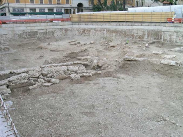 Verona: In piazza Cittadella  antico ramo dell’Adige