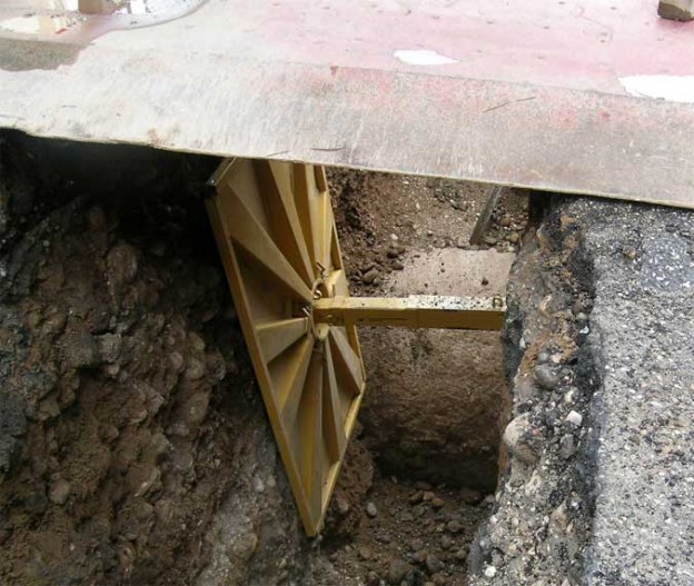 Verona – Borgo Venezia: posando la rete fognaria  affiora tomba romana del primo secolo