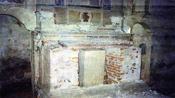 altare-distrutto-lepia altare-distrutto-lepia