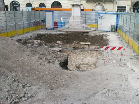 piazza-santi-apostoli piazza-santi-apostoli