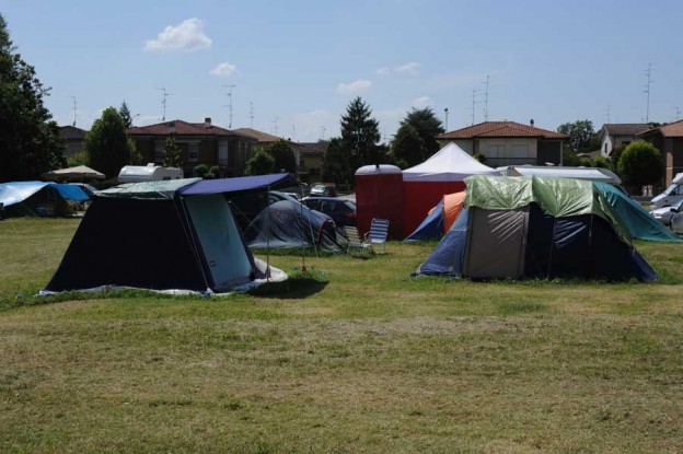 TERREMOTO EMILIA. VOCI DAL FRONTE: PAURA DEL TERREMOTO? SONO AFFARI TUOI! SE DORMI IN TENDA 140€ DI MULTA