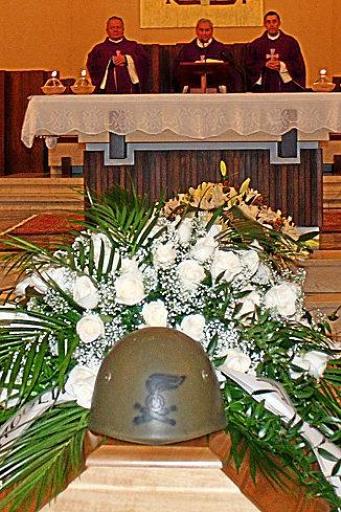 spiazzi-funerale-elmetto-artigliere
