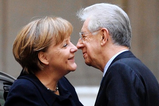Angela_Merkel_e_Mario_Monti_bacio