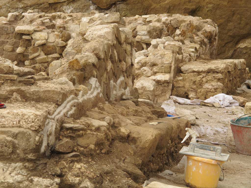 tempio-minerva-stratificazioni-mura