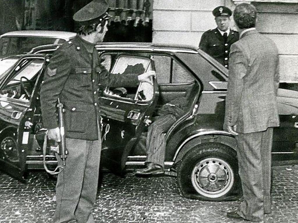 verona 1977 piazza nogara sparatoria bandito morto