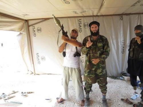 Terroristi-con-tenda-USAID