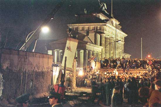 9 novembre 1989 cade il muro di Berlino