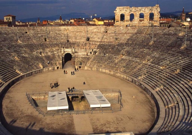 L´ARENA DI VERONA RISALIREBBE AL 41-42 D.C. E QUINDI SAREBBE STATA COSTRUITA PRIMA DEL COLOSSEO