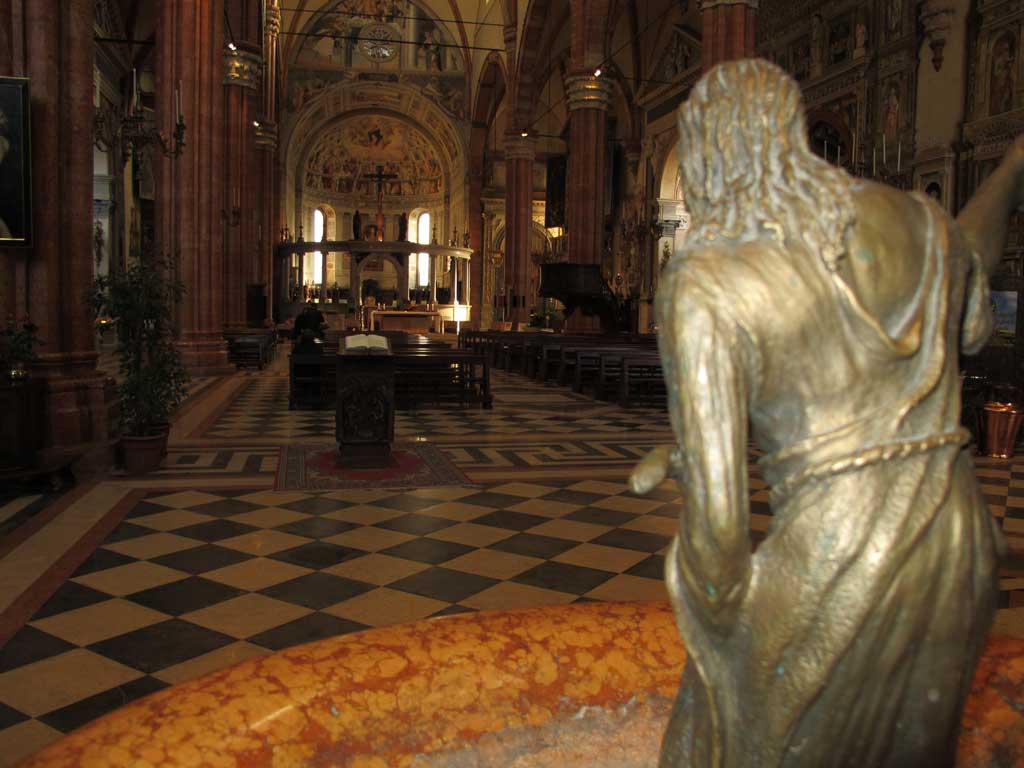 duomo-verona-acquasantiera.1024