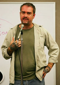 Kenneth-ex-oficial-USA-254x360