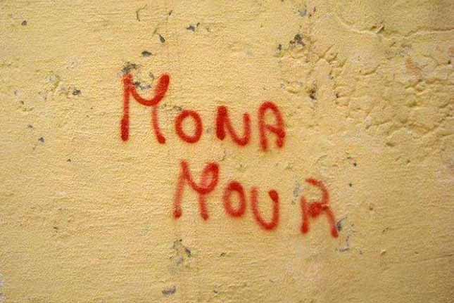 'Amori grammaticalmente scorretti', su Facebook gli strafalcioni nella frasi d'amore su strade e muri