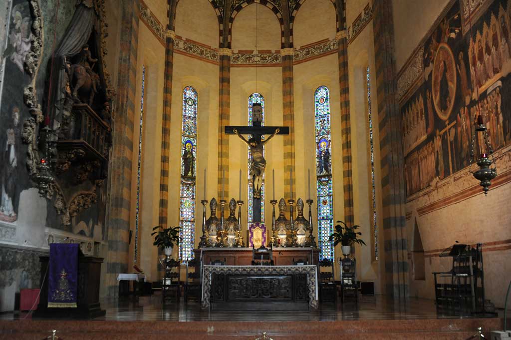 croce-altare-chiesa-s-anastasia.1024