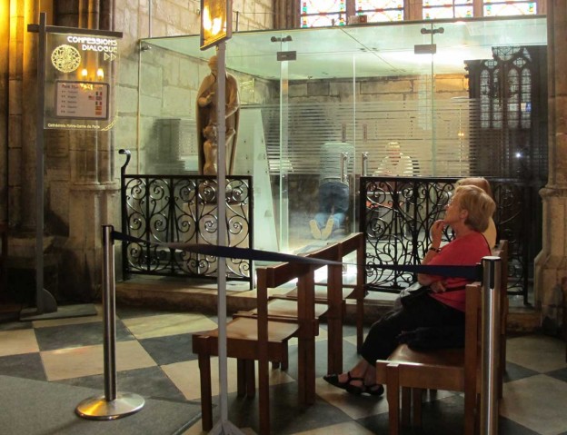 ALLA RICERCA DEL CONFESSIONALE PERDUTO. PERCHÉ LA VECCHIA GRATA (ORMAI SPARITA) AIUTAVA A CONFESSARSI MEGLIO