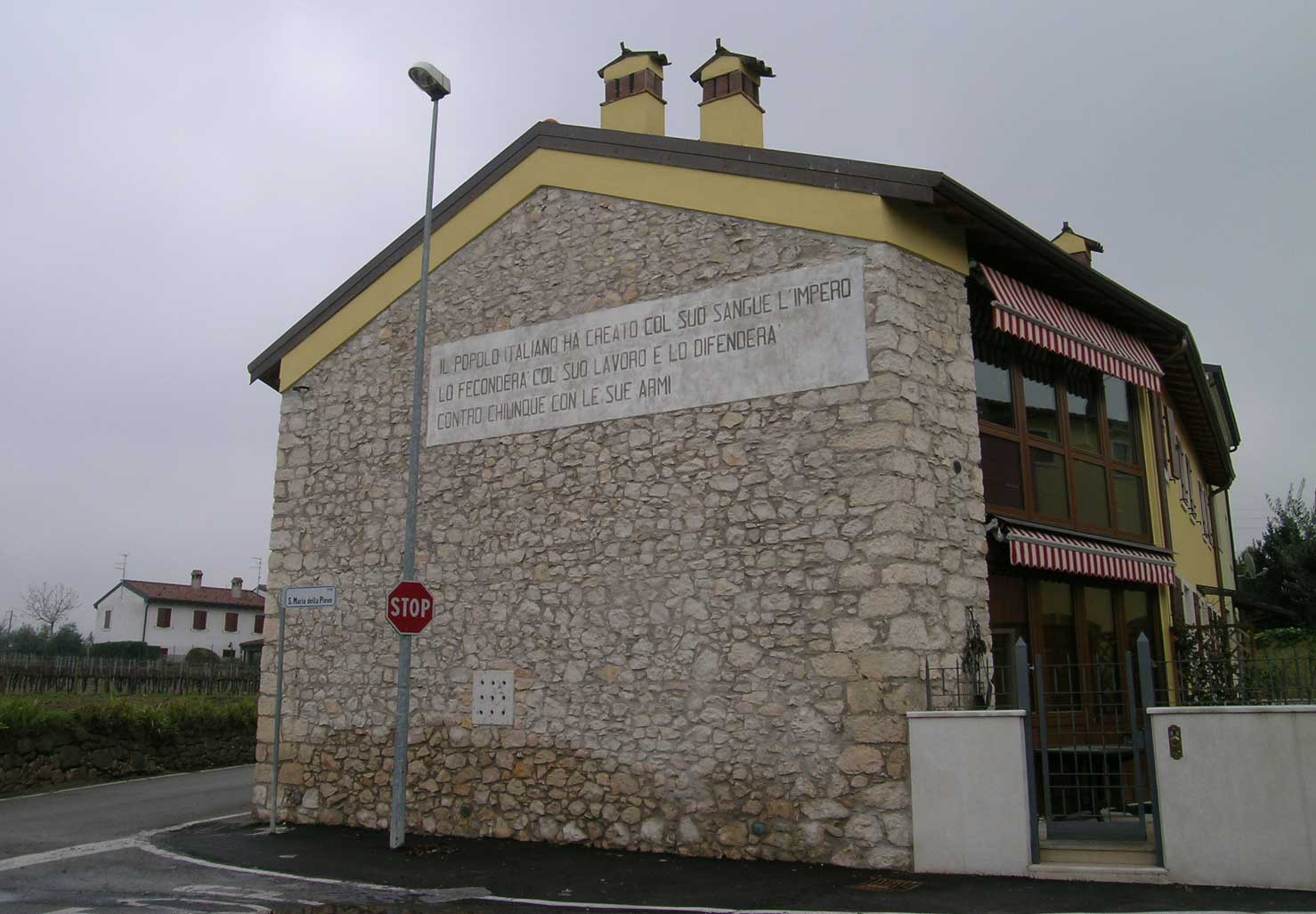 pieve-colognola-scritta-fascista.1200