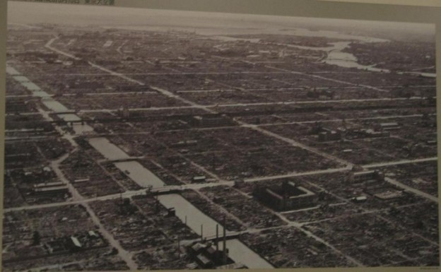LA GRANDE GENERAZIONE DI QUESTO PAESE. 70 ANNI FA: LA GRANDE GENERAZIONE BOMBARDAVA TOKYO, (COSA CI ASPETTA OGGI)