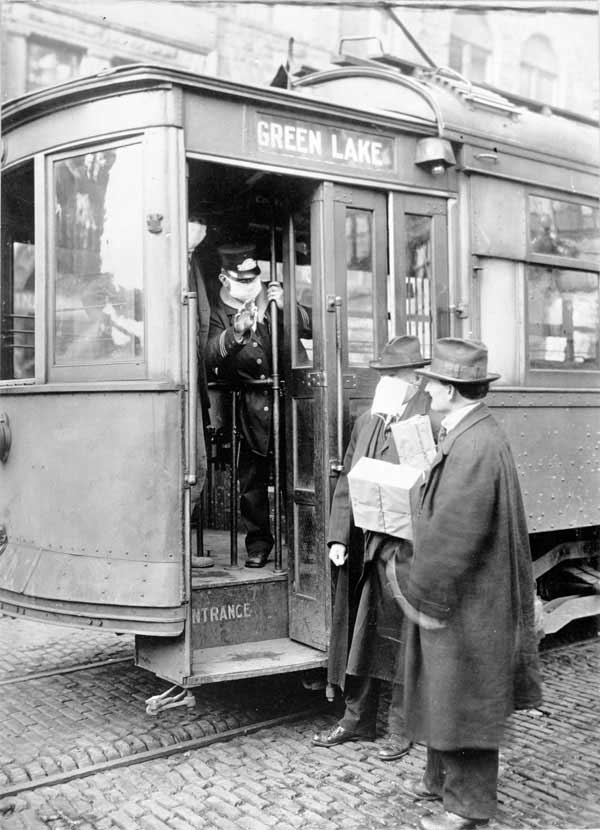 1918_influenza-spagnola-persone-con-mascherine.600