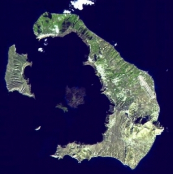 santorini-dal-satellite