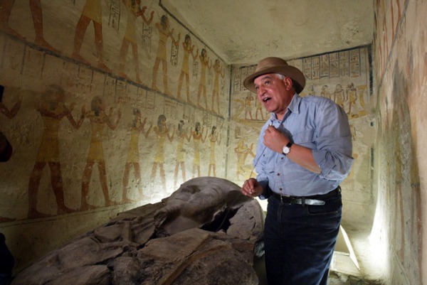 zahi-hawass-nella-tomba-kv9-nella-valle-dei-re-sca