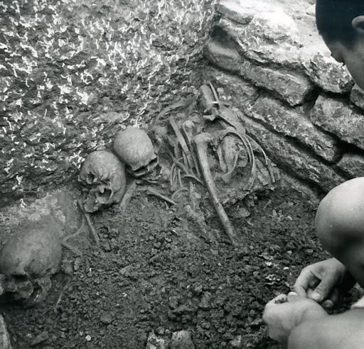 Verona: scheletri umani trovati durante i lavori in Corso Cavour nel 1998 (Via Postumia)